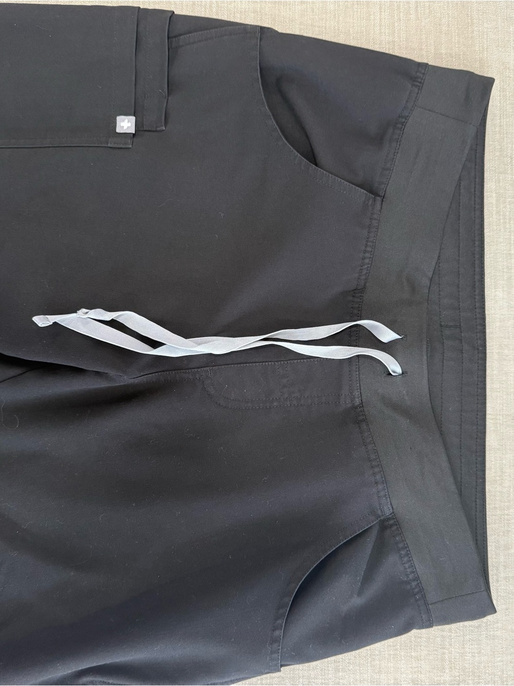 FIGS Black Kade Cargo Scrub Pants - Picture 3 of 6